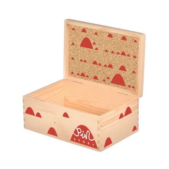 Pusty duży naturalny box na piny